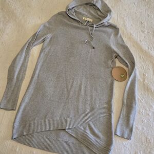 NWT Dakini Hooded Pullover, Size Medium
